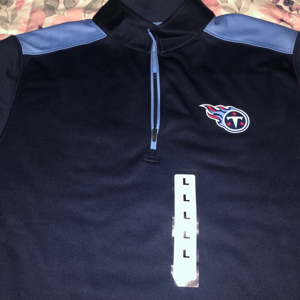 New with tags long sleeved Tn Titans pullover